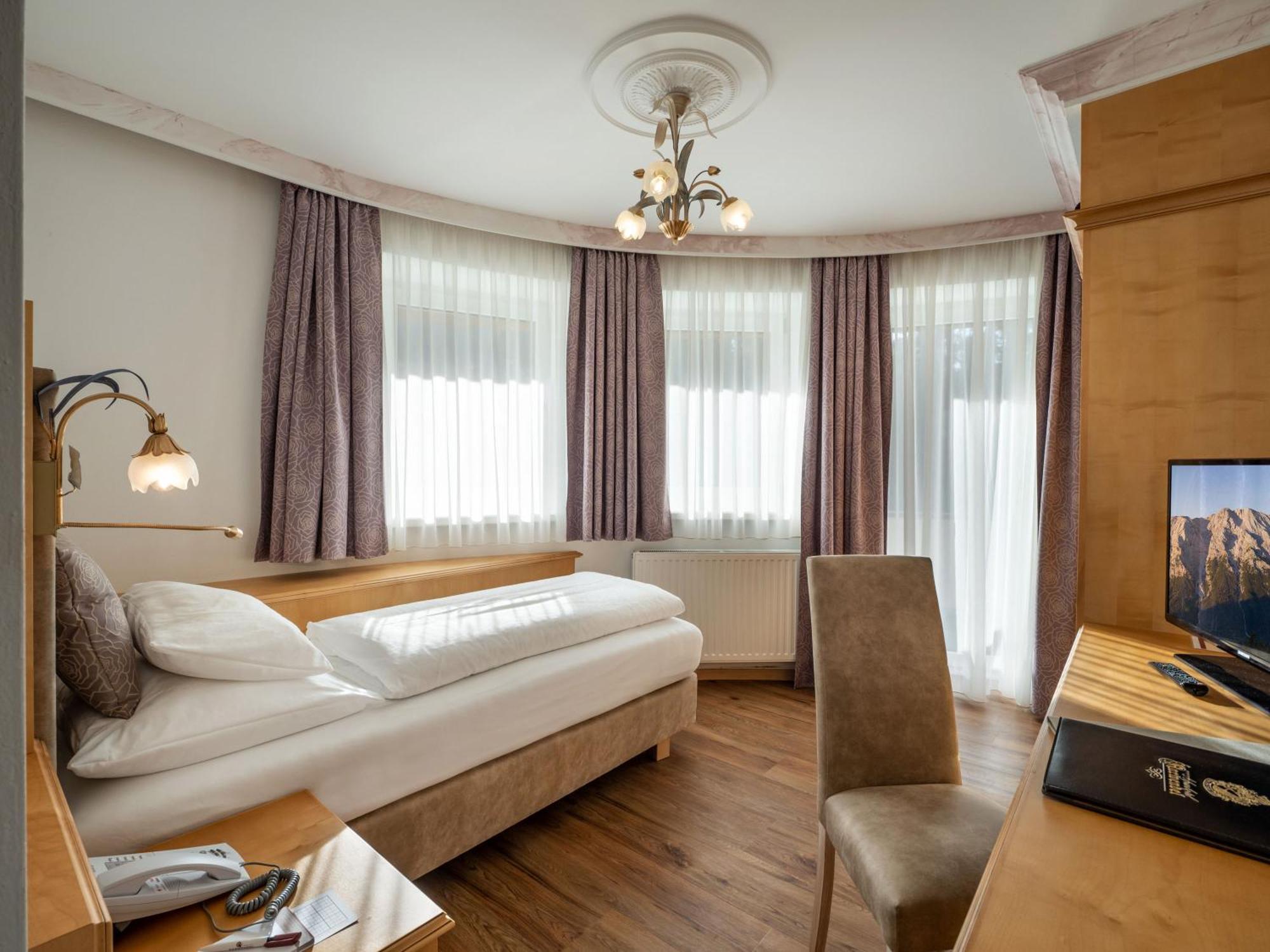 Alpenhotel Karwendel -Adults Only- Лойташ Экстерьер фото